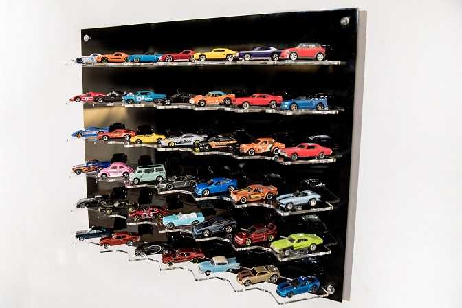 Atlantic 40115 1/64 Scale Wall Mounted Display Case for 42 Cars