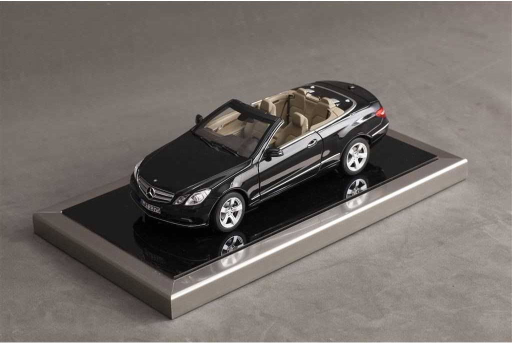 Présentoir Vitrine Atlantic Case 1/18 - Mulhouse Silver Leather - Modèle 10247